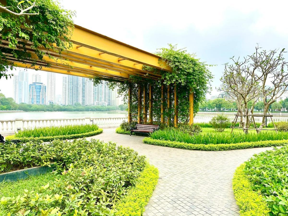 Beautiful Two Bedroom Close To National Convention Center Hà Nội